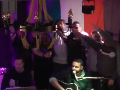 Concerto neofascista con saluto romano e omaggi al nazismo: "Le SS non erano criminali"